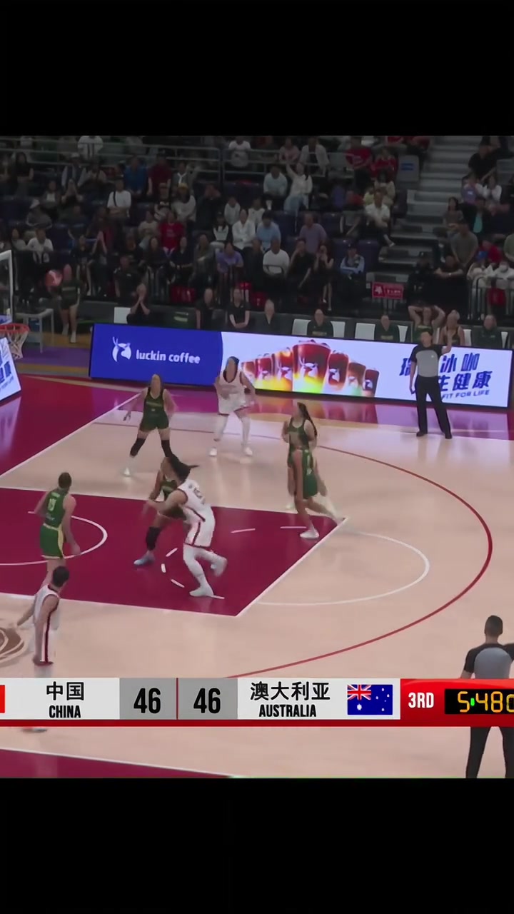 奇异果体育-库里意外战胜澳大利亚队，比赛局势复杂引爆全场！